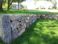 Stone-Wall-Lawn-Area
